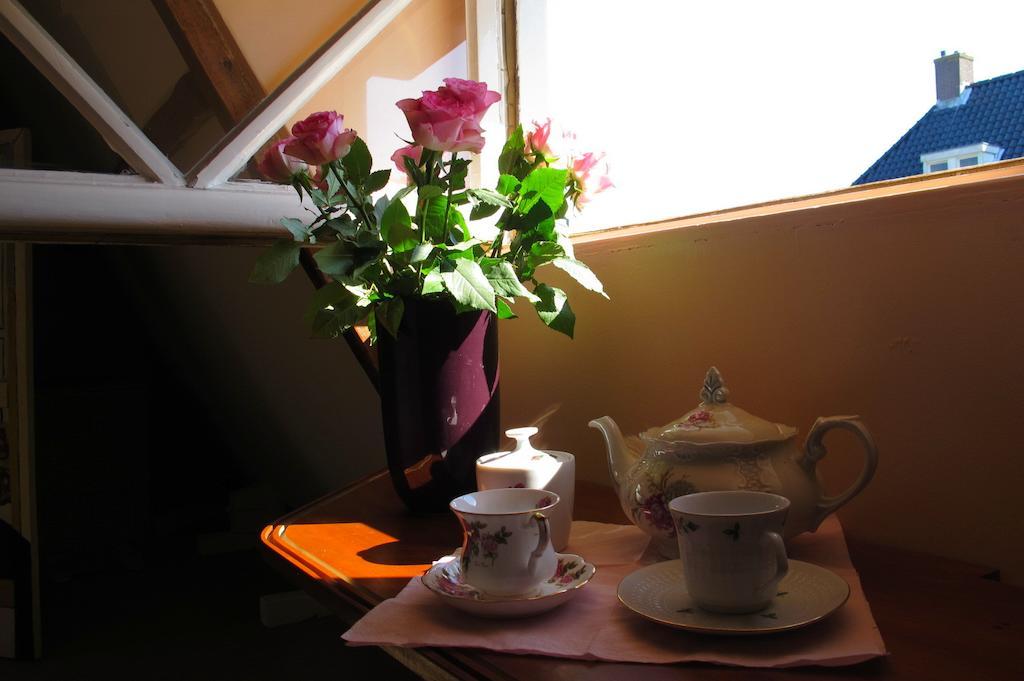 Wild Roses Bed & Breakfast Amsterdam Oda fotoğraf
